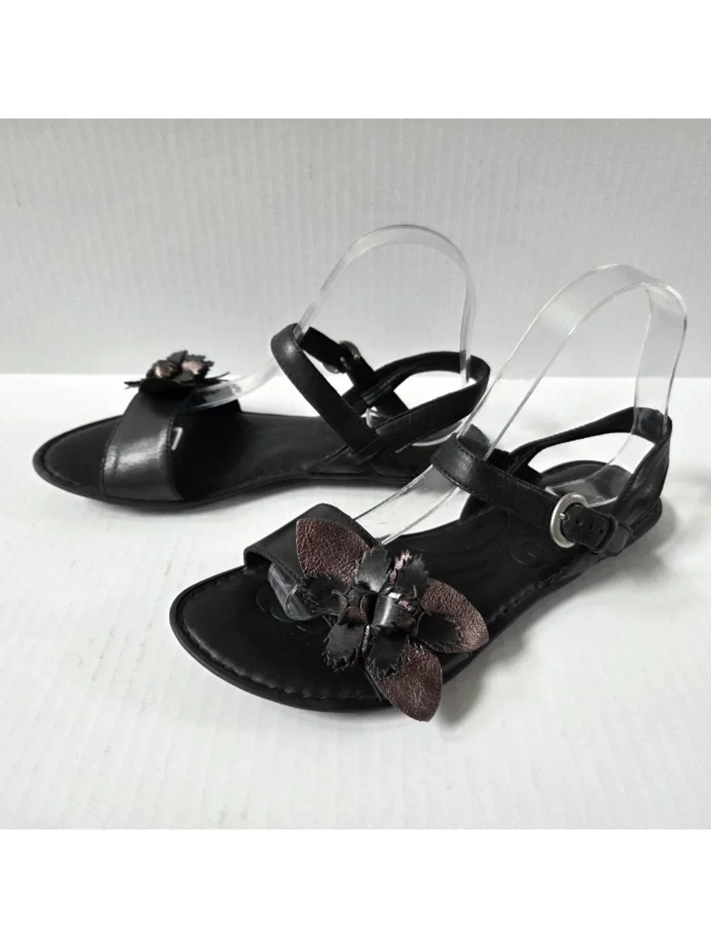 Born Shoes Womens 8 / 39 Black Leather Metallic Yuki Floral Whimsigoth Sandals